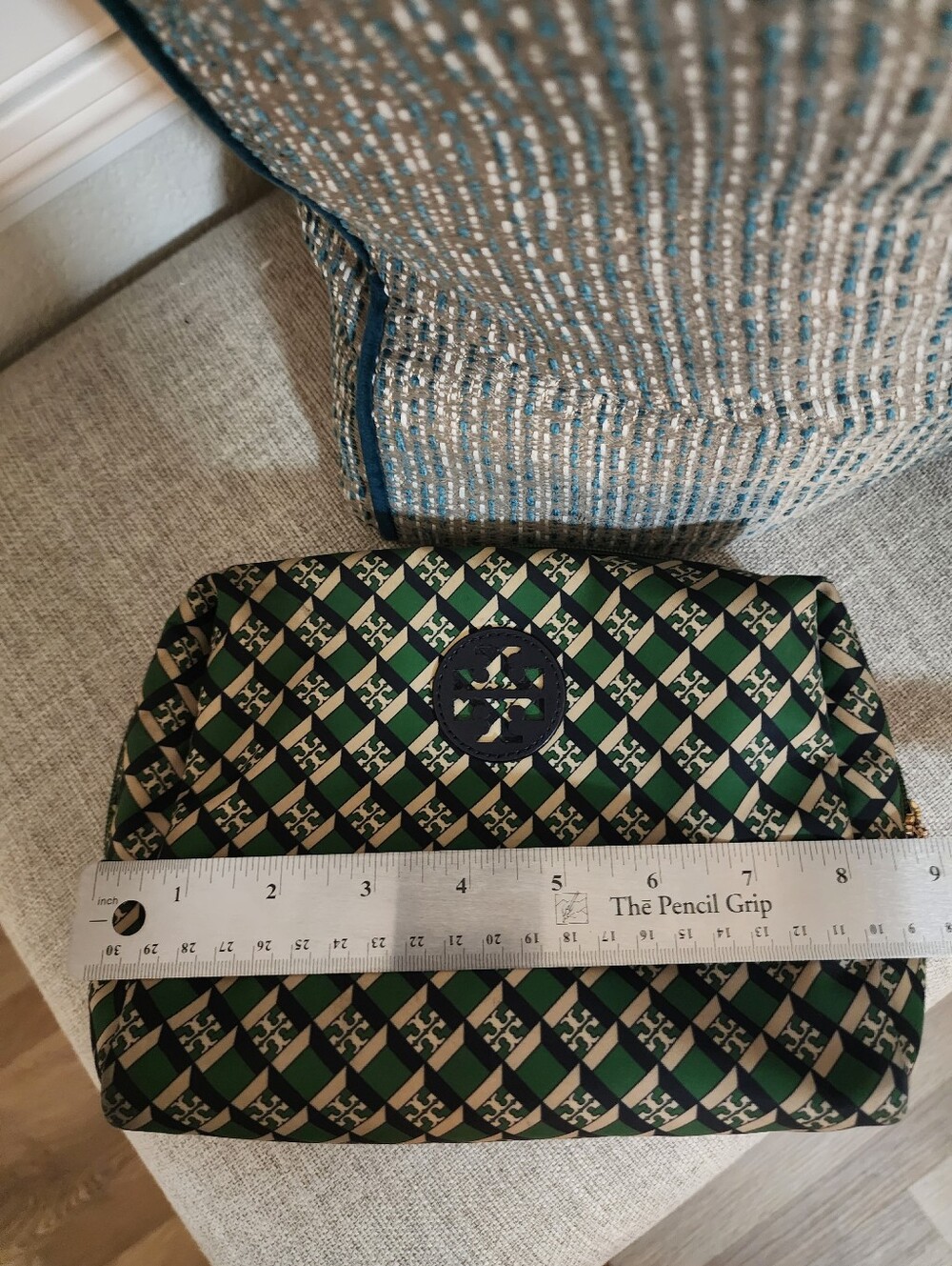 Tory Burch Green, Navy & Cream Geometric Logo Cosmetic Pouch - Picture 9 of 16